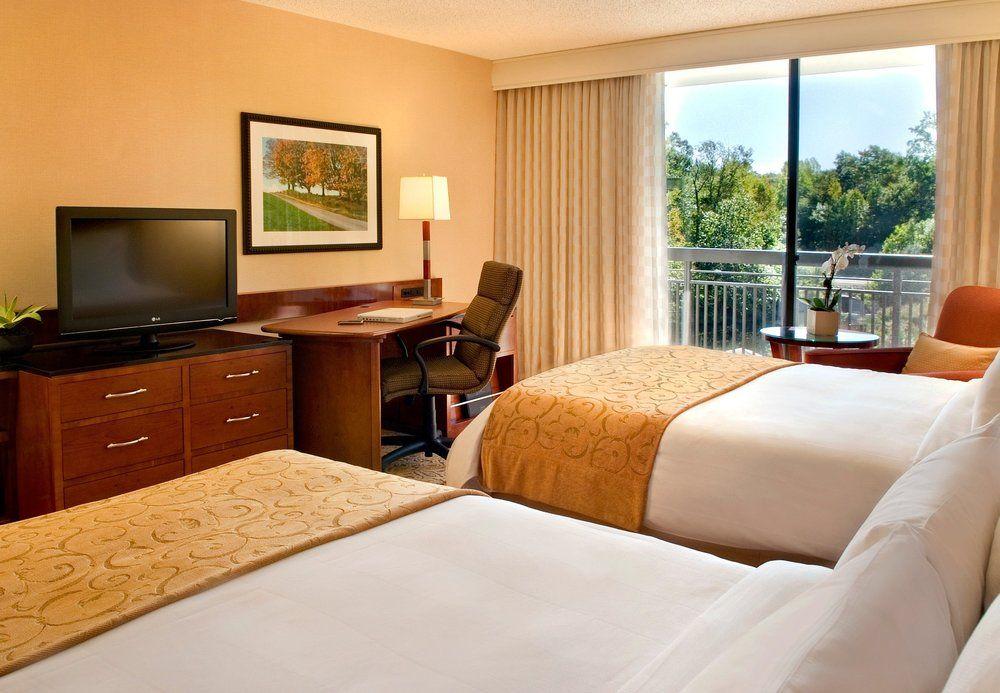 Marriott Park Ridge Hotel Exterior photo