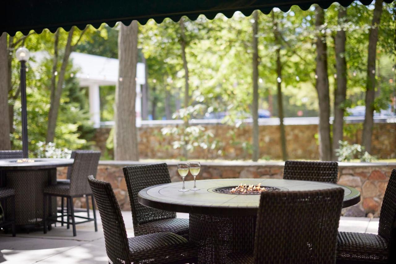 Marriott Park Ridge Hotel Exterior photo